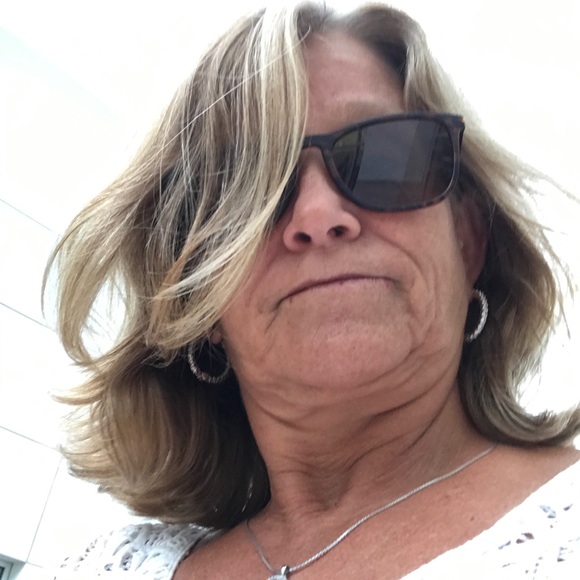 About me/why I sell on Poshmark! Read whole listing! - Picture 6 of 8